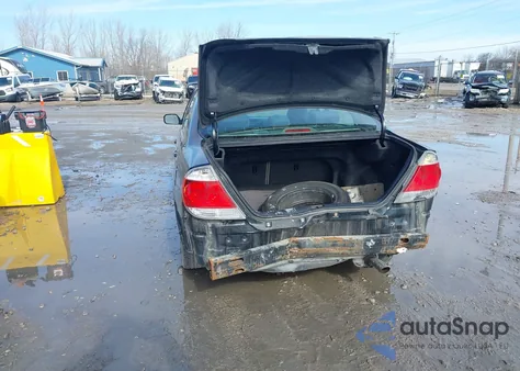 2005 Toyota Camry Le V6 z USA, uszkodzony, nr VIN 4T1BF30K05U105045